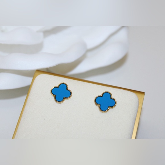 Trendy Clover Earrings - Picture 1 of 3